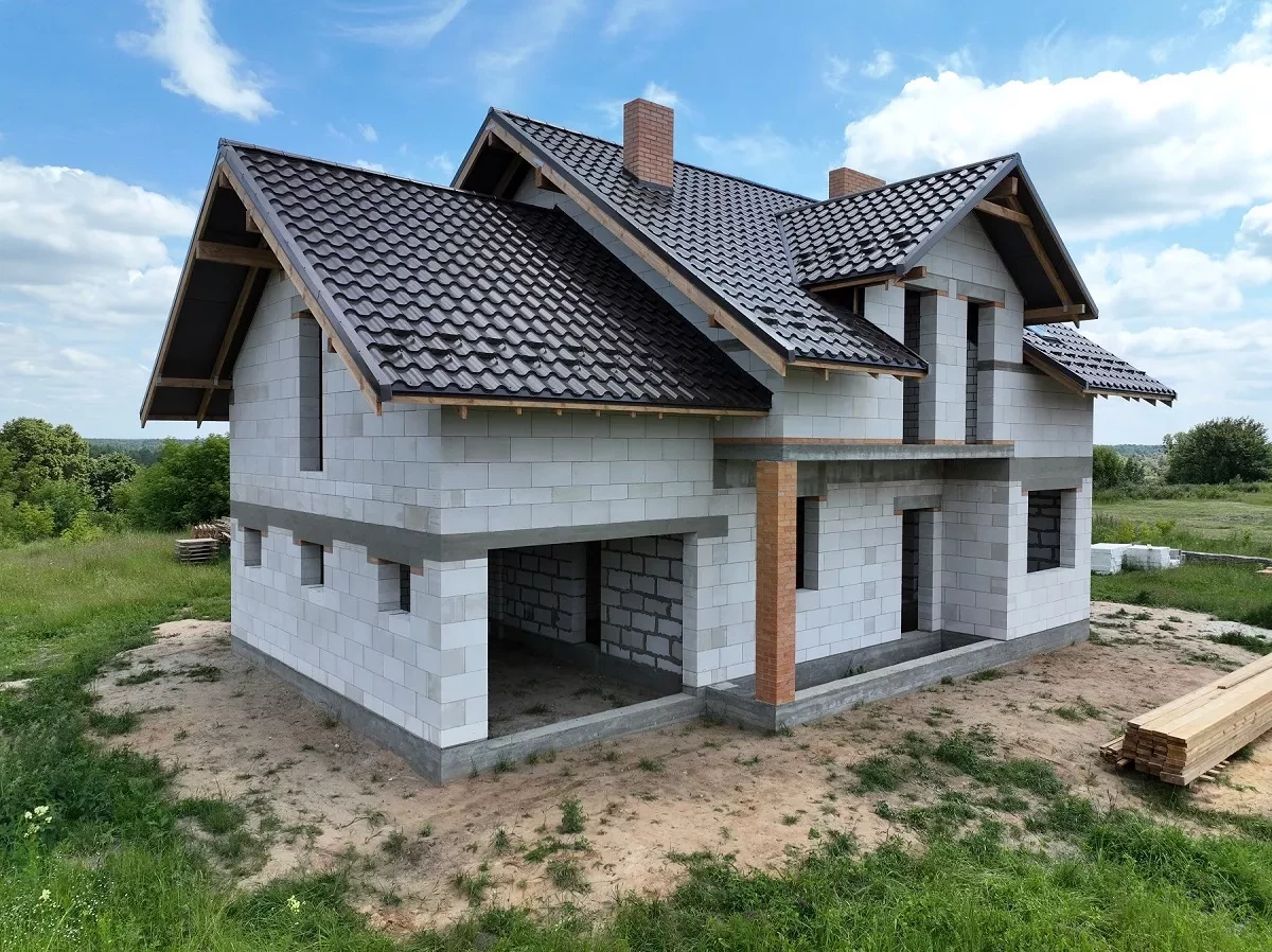 Дом из газоблока, вид с улицы
